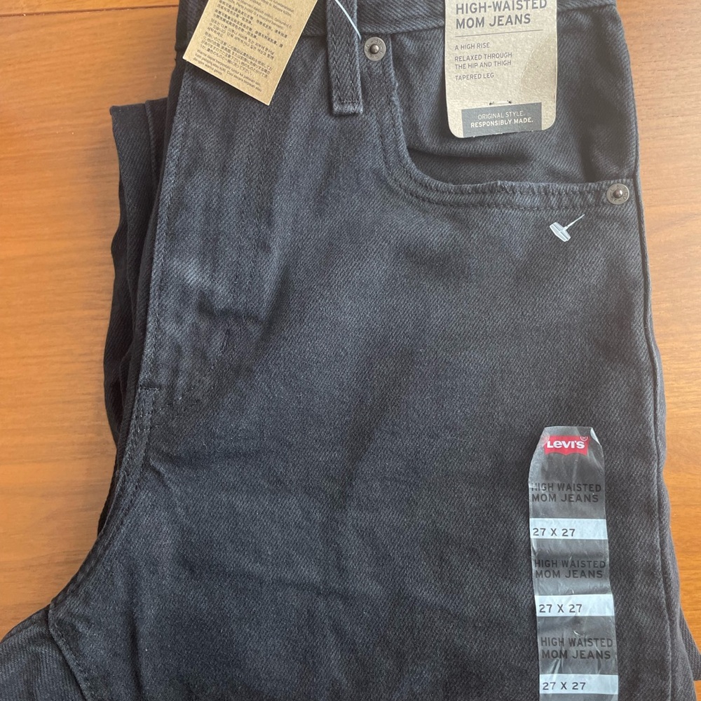 Levi's 🆕 Black High-Waisted Mom Jeans 👖